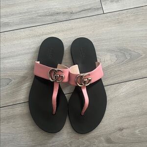 Gucci Women's Sandals in Pink and Black